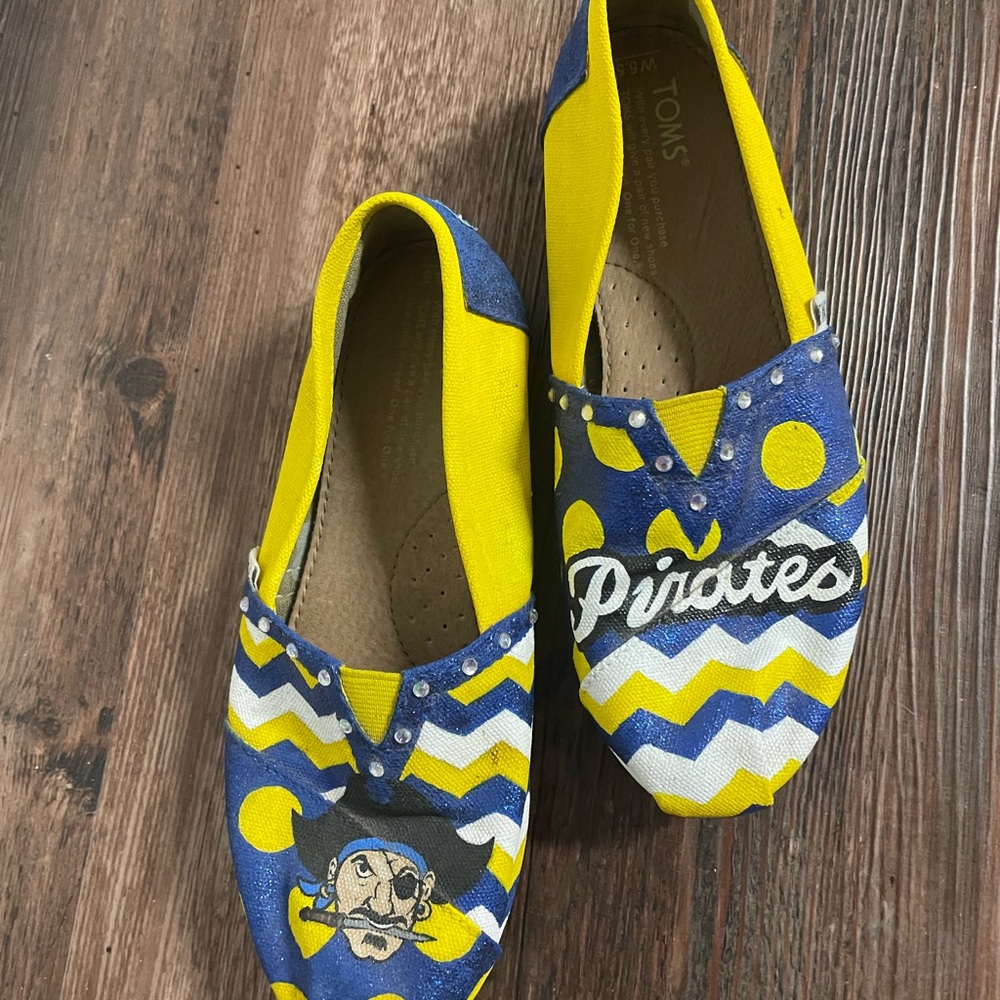 Toms - Picture 7 of 8